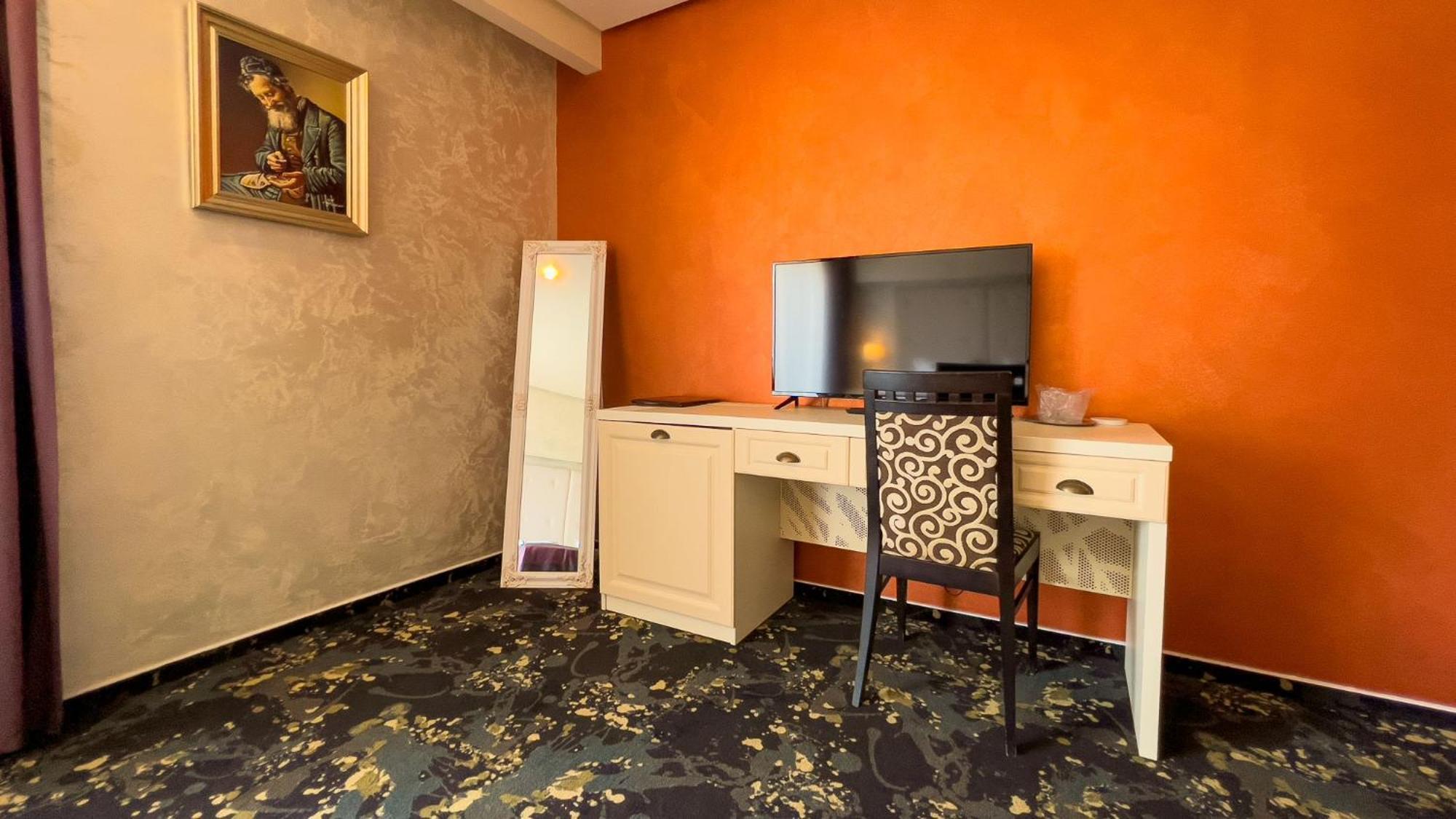 Hotel Tolea Targoviste Exterior photo